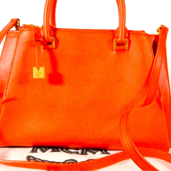 MCM Leather Cross Shoulder Bag Authentic + Dust Bag 🌹❤️🌹 - Picture 2 of 11